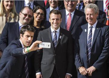 Francia: Otros dos ministros dejan el gabinete de Macron