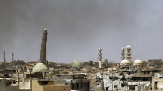 El Estado Islámico acusó a EEUU de bombardear y destruir la mezquita de Mosul