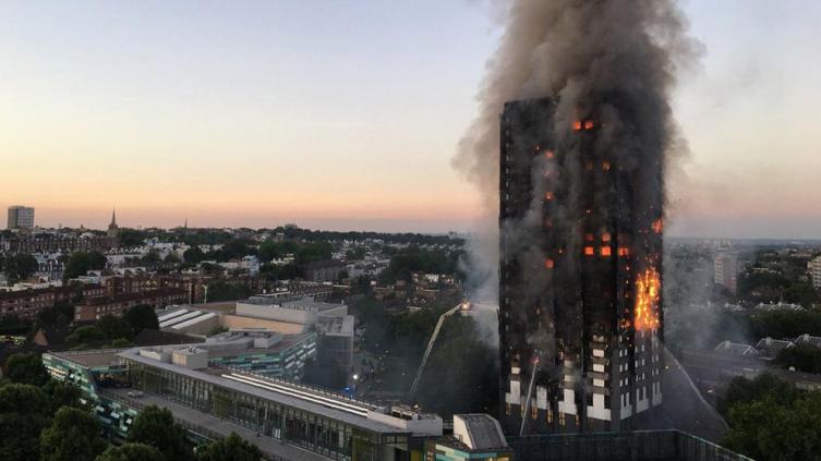 Afirman que en el incendio en Londres se liberó un gas mortal