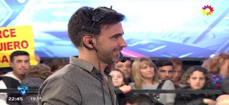 EL BESO INESPERADO QUE RECIBIÓ FEDERICO HOPPE EN EL BAILANDO (video)