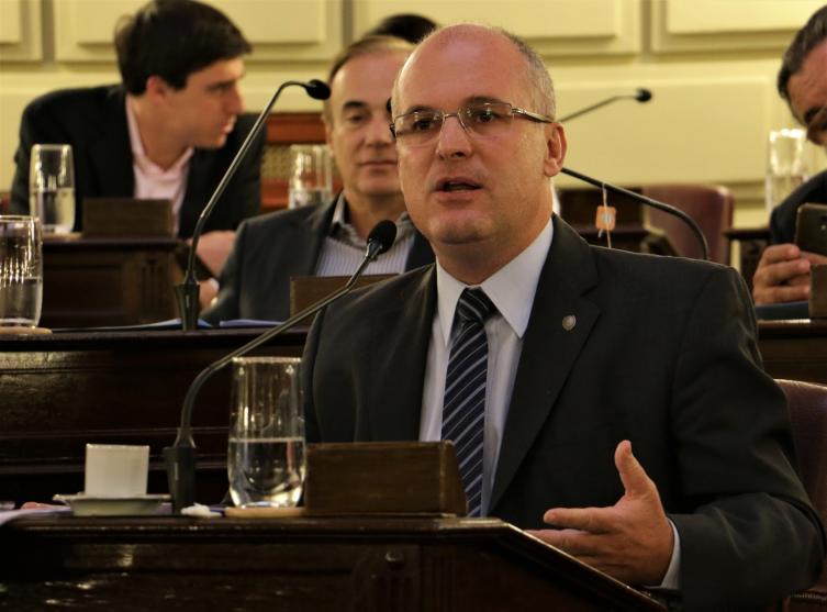 Rechazo al endeudamiento nacional a 100 años