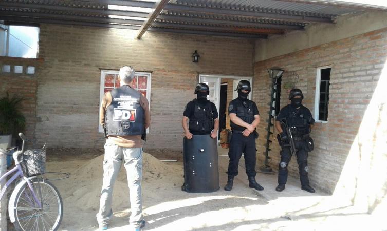 Policía antinarcóticos secuestró marihuana y cocaína
