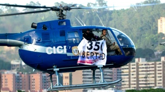 Piden la captura internacional del policía que atacó el Tribunal de Justicia