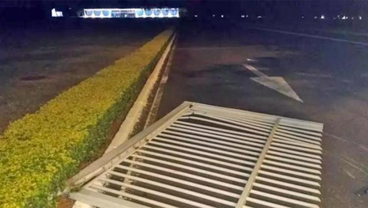Brasil: se metieron con un auto en la residencia del presidente