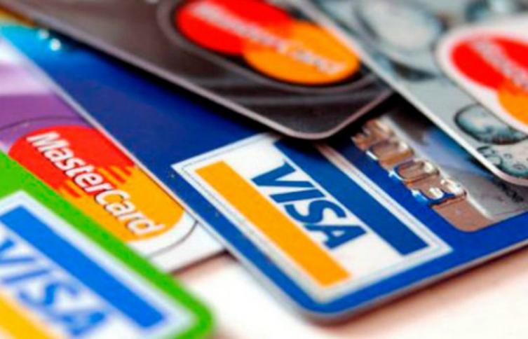 Desbaratan una banda de estafadores con tarjetas truchas