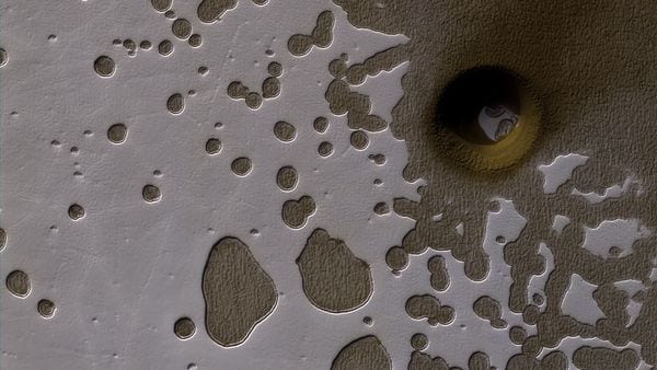 La NASA descubrió un misterioso agujero en Marte