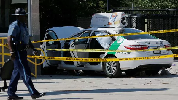 Un auto atropelló a un grupo de personas en Boston: hay 10 heridos