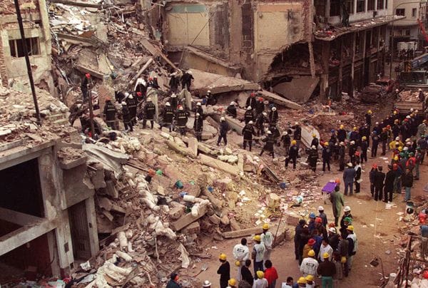 Atentado a la AMIA: identificaron un nuevo ADN entre los restos