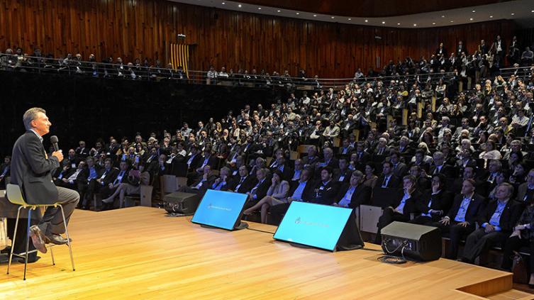 El Presidente encabeza una reunión del gabinete ampliado