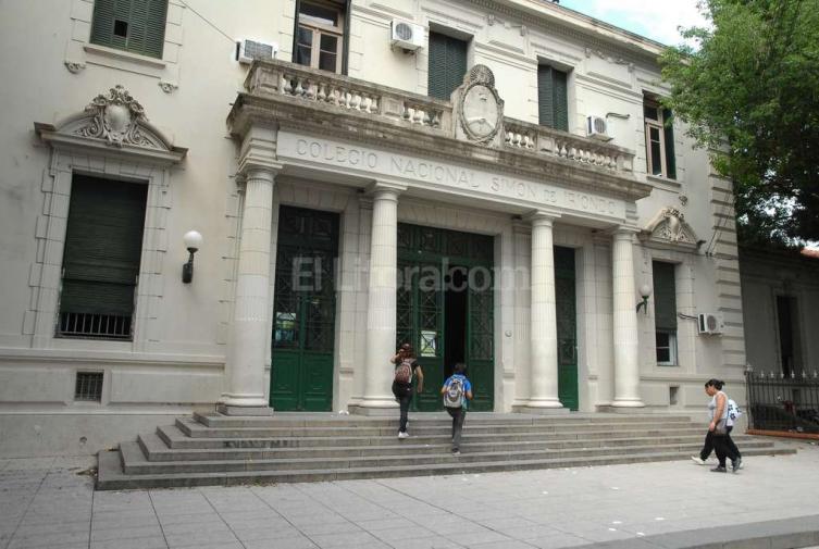 Incendiaron un cuarto del colegio Nacional