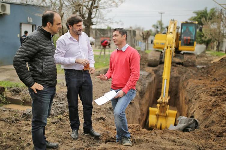 Avanzan en la pavimentación de Cabaña Leiva 