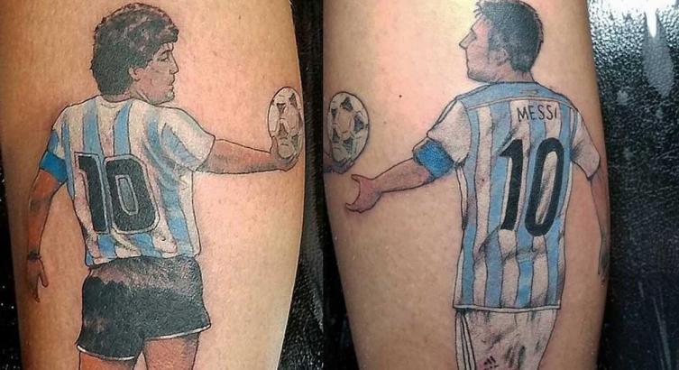 FANÁTICO DE MARADONA Y MESSI: LOS UNIÓ PARA SIEMPRE EN UN TATUAJE