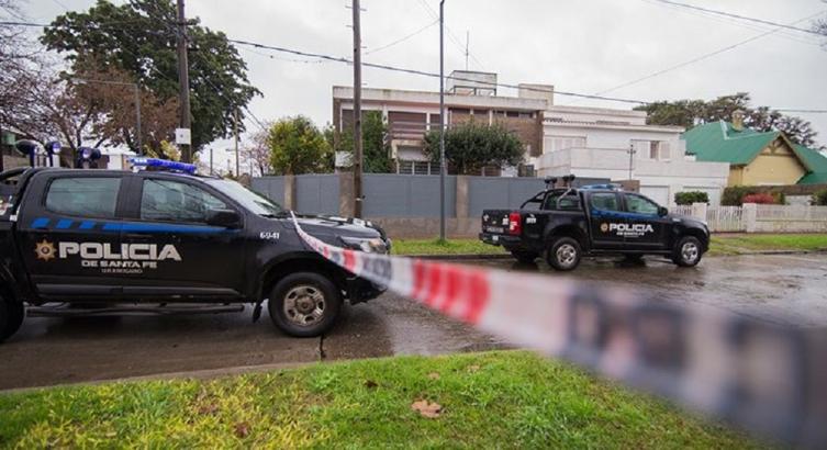 Quiso entrar a una casa a robar, quedó atrapado en un ventiluz y murió