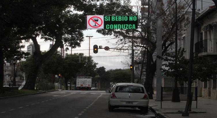 Instalaron un cartel Led de tránsito en bulevar