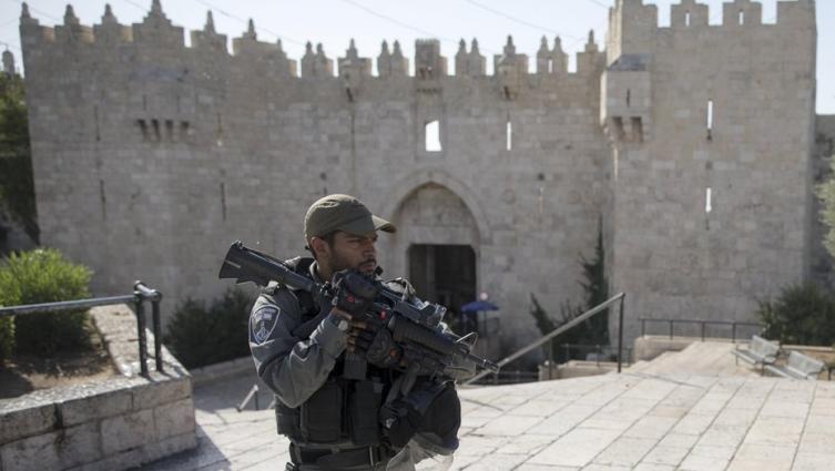 Matan a tiros a dos policías en Jerusalén: hay tres atacantes abatidos