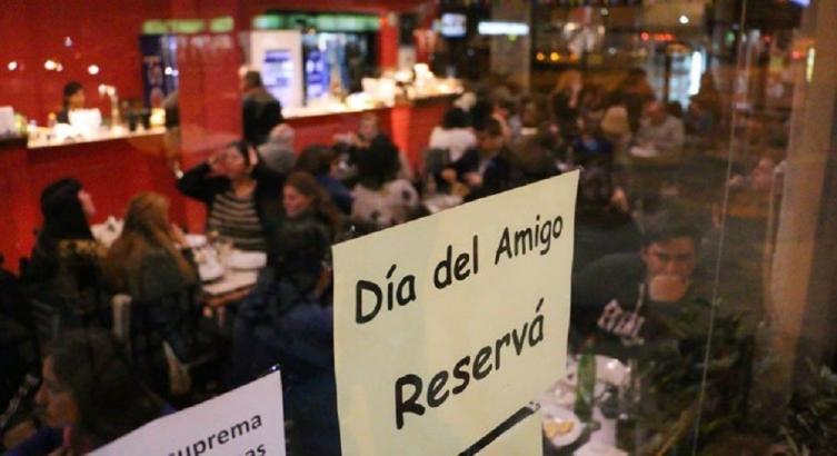 Para el día del Amigo los restó y bares de la ciudad tienen un 80% de reservas