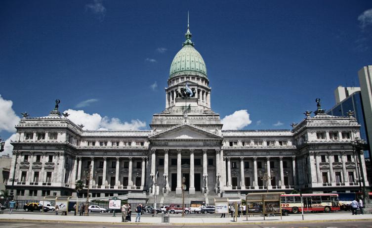 “Pedimos la expulsión de De Vido por inhabilidad moral”