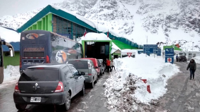 Cierre del Cristo Redentor: más de 500 camiones varados en alta montaña
