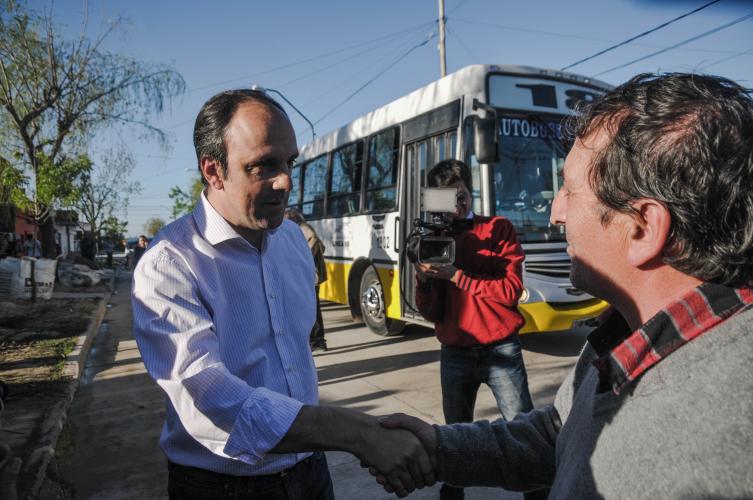 Inauguran la renovada plaza Arenales 