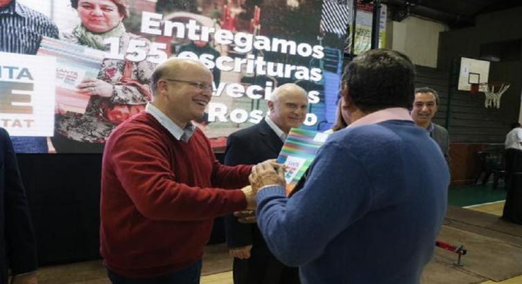 “Para una familia, tener su escritura es como ser dueña de un pedacito del mundo”
