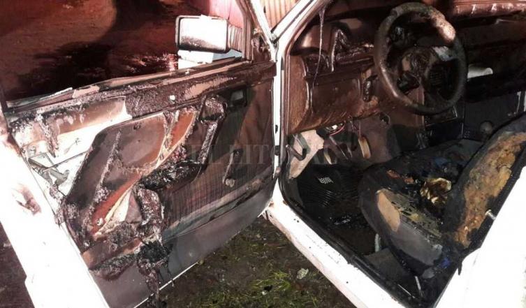 Nuevo auto quemado en Santa Fe