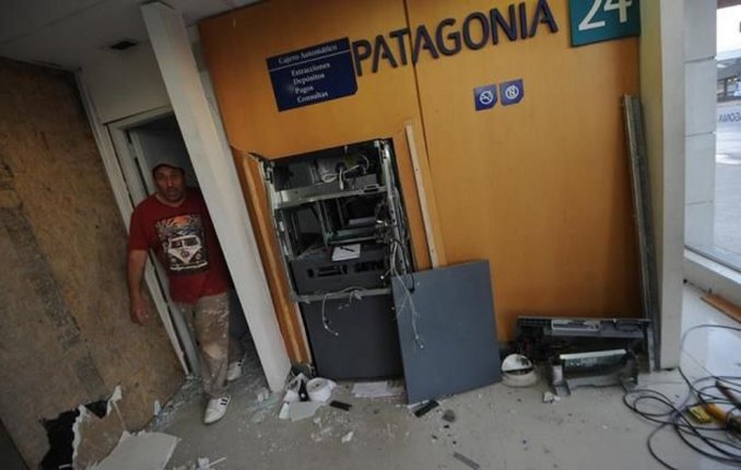 Intentaron robar un cajero haciéndolo explotar con gas