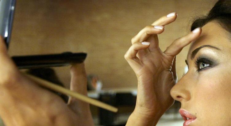 La Anmat prohibió la venta y el uso de 13 productos cosméticos