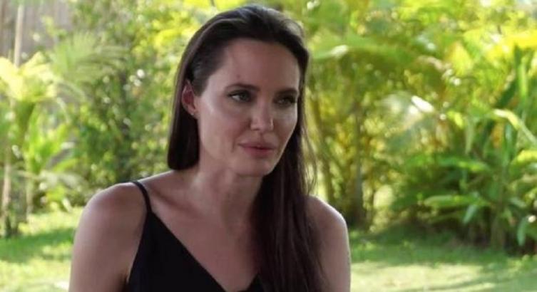 ANGELINA JOLIE, ACUSADA DE CRUELDAD INFANTIL