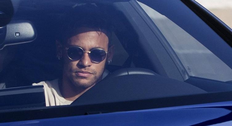 NEYMAR NO ENTRENA CON EL BARCELONA Y SE DESPIDE DEL 	EQUIPO