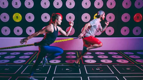 Cómo se entrena en los nuevos gimnasios que no tienen máquinas