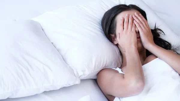 Por qué no se duerme bien en una cama ajena