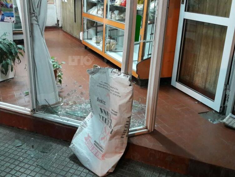 Robos y destrozos en dos locales del sur de la ciudad