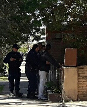 Detuvieron a un hombre que entregaba dinero y boletas