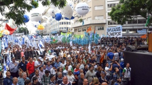 La CGT y las dos CTA acordaron movilizarse el 22 de agosto