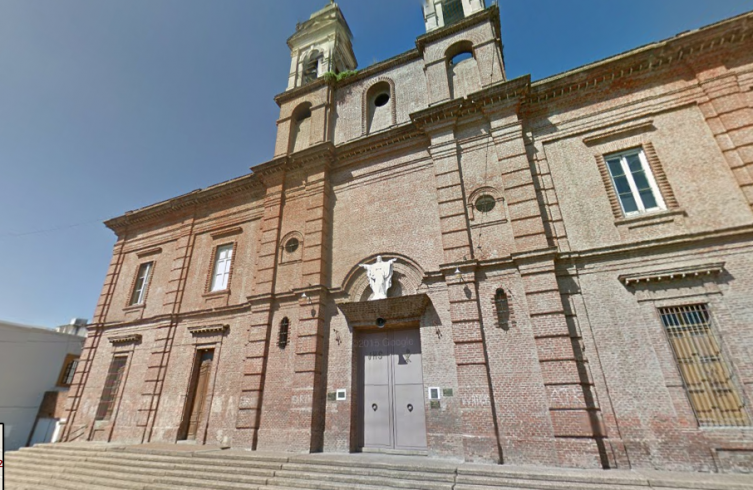 Roba una iglesia y lo detienen