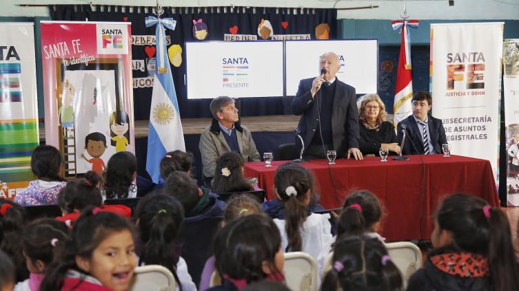 Lifschitz presentó el programa 