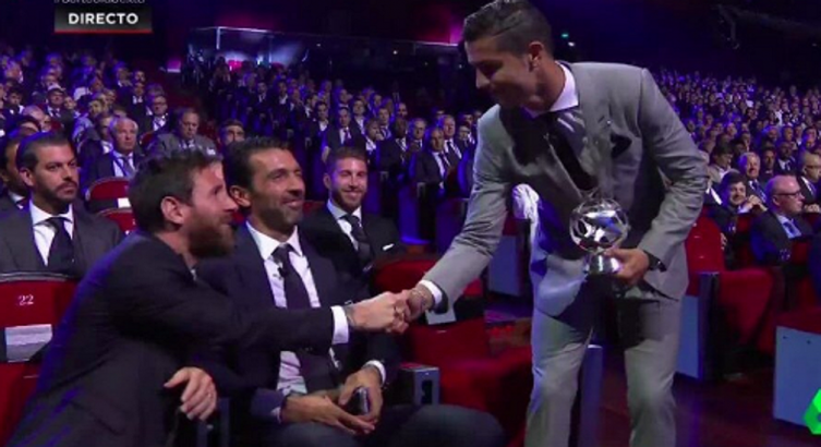 GRAN GESTO DE MESSI CON CRISTIANO RONALDO