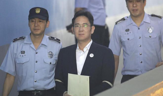 Cinco años de cárcel por corrupción para el heredero de Samsung