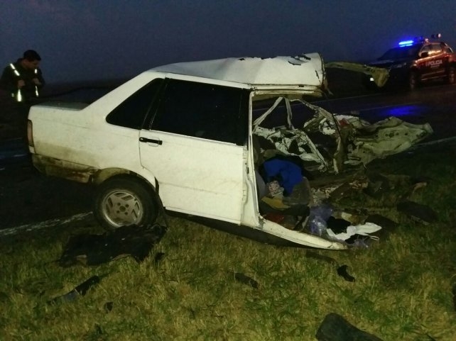 Un muerto tras chocar de frente un camión con un auto