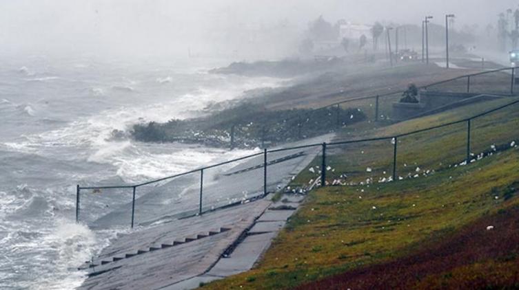 El huracán Harvey llegó a Estados Unidos con categoría 4 y hay alarma