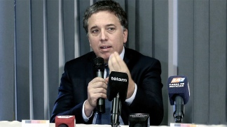 Dujovne almuerza con la UIA, con la reforma tributaria en la agenda