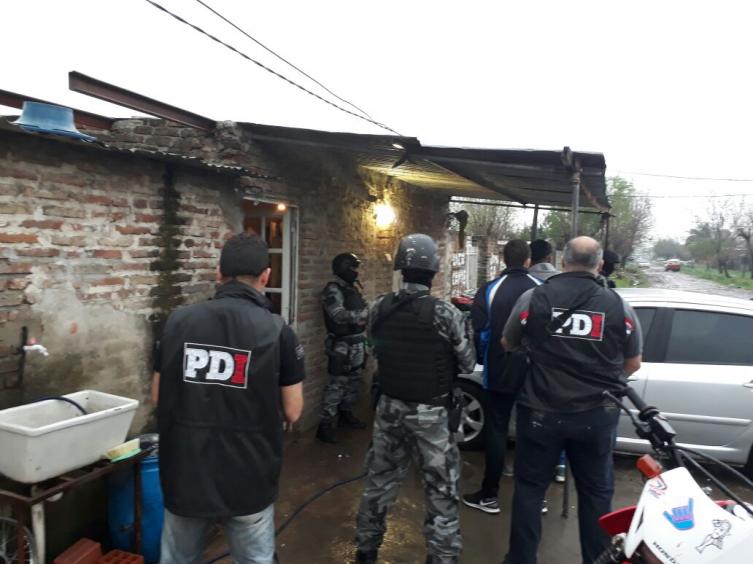 Detuvieron a cinco personas en múltiples allanamientos 