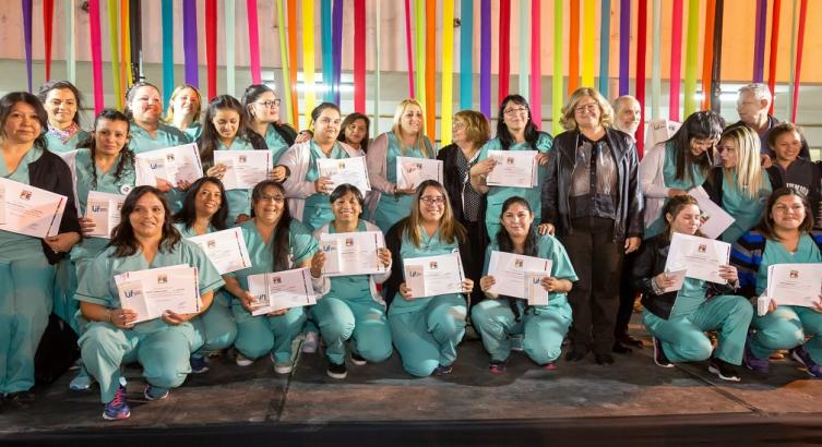 Egresó la primera promoción de la carrera de Enfermería del barrio Yapeyú