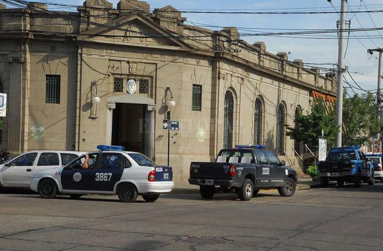 Detienen a dos comisarios de la Seccional 2da