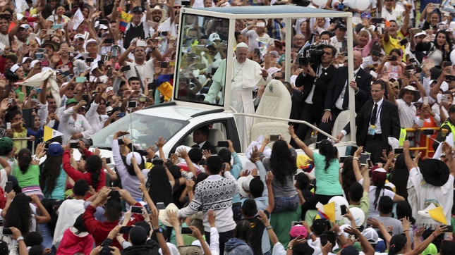 El papa Francisco continúa su gira pastoral en Medellín