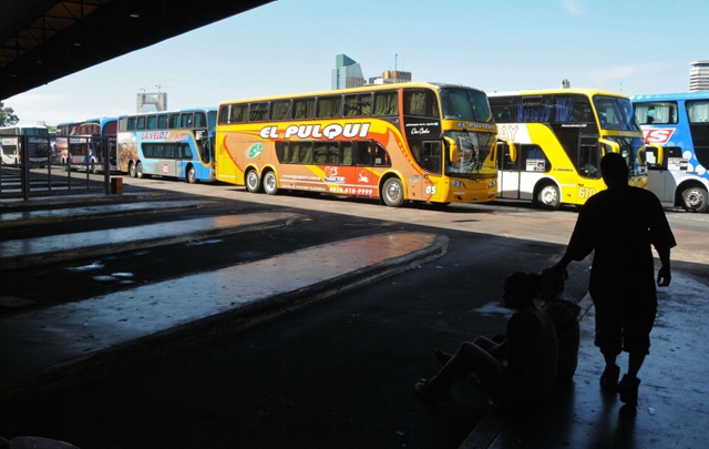 Levantan el paro de choferes de colectivos de larga distancia 