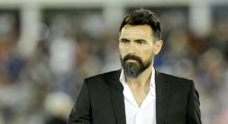 DOMÍNGUEZ POR DIEGO VERA: 