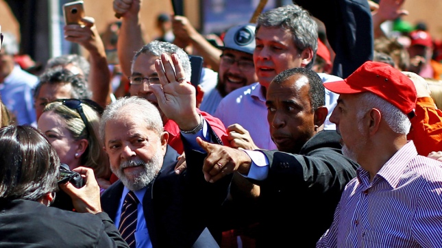 Lula niega sobornos y pregunta al juez Moro si será imparcial en su veredicto