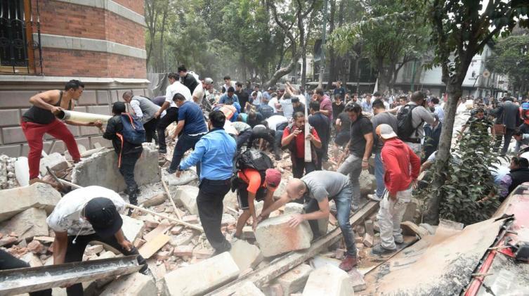 Terremoto en México: Son 217 los muertos y sigue la remoción de escombros