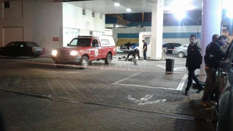 Hombre cayó muerto en una estación de servicio